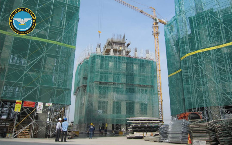 Bảo vệ công trình xây dựng: Vai trò & cách tối ưu chi phí 4 Cách tối ưu chi phí khi thuê dịch vụ bảo vệ công trình