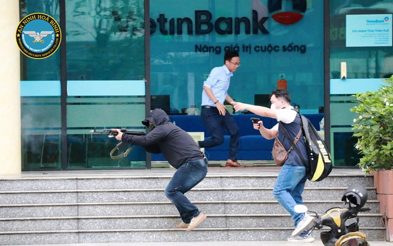 5 tiêu chuẩn chọn Bảo vệ ngân hàng, tiệm vàng hiệu quả 1 Các rủi ro an ninh thường gặp tại ngân hàng và tiệm vàng